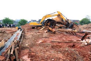 探索水域治理新风尚——深入理解采砂管理条例中的疏浚策略